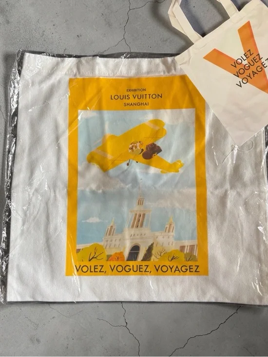 Louis Vuitton Shanghai special ed White Canvas Tote with Yellow Airplane Graphic - Picture 1 of 8